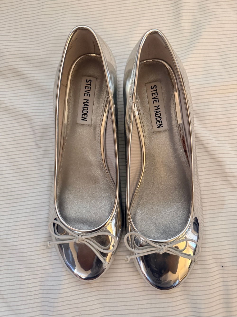 Steve Madden Silver Bow Pump flats